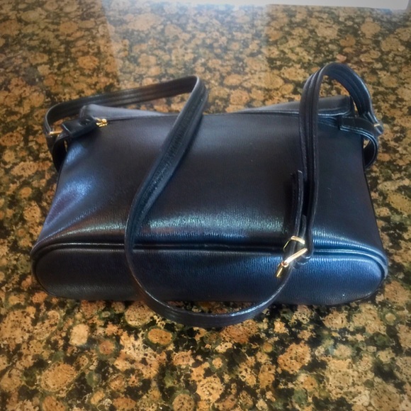 Liz Claiborne Nice Crossbody handbag . - Picture 5 of 8